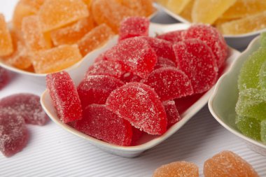 Bir sürü marmelatlı şeker ya da jöleli şeker.