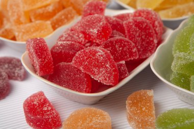 Bir sürü marmelatlı şeker ya da jöleli şeker.