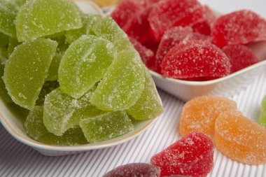 Bir sürü marmelatlı şeker ya da jöleli şeker.