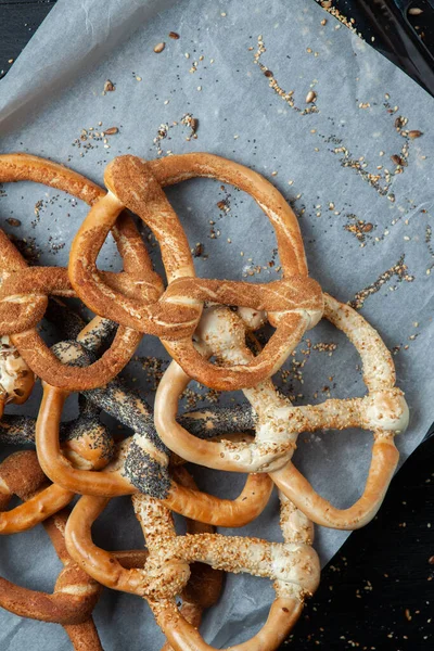 Pretzel Morbidi Fatti Casa Preparati Freschi Diversi Tipi Bagel Forno — Foto Stock