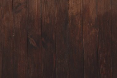 Düğümlü ve tırnak delikli klasik kahverengi ahşap arka plan dokusu. Eski boyalı ahşap duvar. Kahverengi soyut arka plan. Klasik, koyu renk, yatay tahtalar. Kopyalama alanı ile ön görünüm.