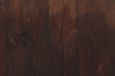 Düğümlü ve tırnak delikli klasik kahverengi ahşap arka plan dokusu. Eski boyalı ahşap duvar. Kahverengi soyut arka plan. Klasik, koyu renk, yatay tahtalar. Kopyalama alanı ile ön görünüm.