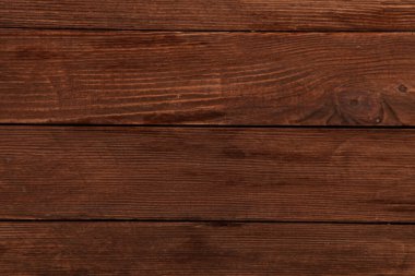 Düğümlü ve tırnak delikli klasik kahverengi ahşap arka plan dokusu. Eski boyalı ahşap duvar. Kahverengi soyut arka plan. Klasik, koyu renk, yatay tahtalar. Kopyalama alanı ile ön görünüm.