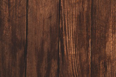 Düğümlü ve tırnak delikli klasik kahverengi ahşap arka plan dokusu. Eski boyalı ahşap duvar. Kahverengi soyut arka plan. Klasik, koyu renk, yatay tahtalar. Kopyalama alanı ile ön görünüm