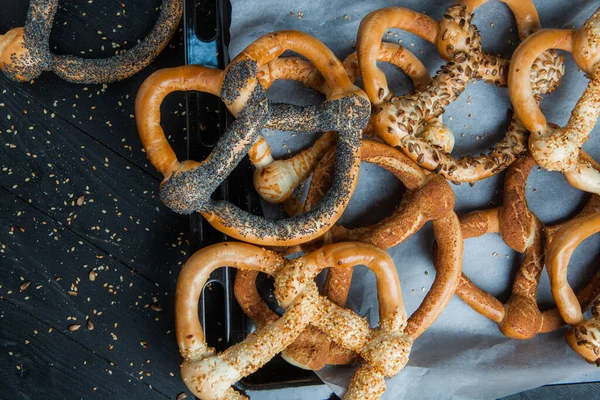 Pretzels Suaves Caseros Frescos Preparados Diferentes Tipos Rosquillas Horno Con —  Fotos de Stock