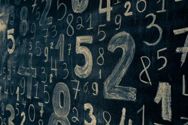 Rakamların geçmişi. Sıfırdan dokuza kadar. Sayıların dokusu. Mali veri kavramı. Matematik. Sayılarla kusursuz desen. finansal kriz konsepti. İş başarısı.