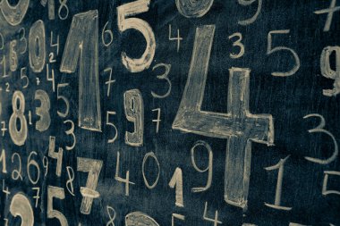 Rakamların geçmişi. Sıfırdan dokuza kadar. Sayıların dokusu. Mali veri kavramı. Matematik. Sayılarla kusursuz desen. finansal kriz konsepti. İş başarısı.