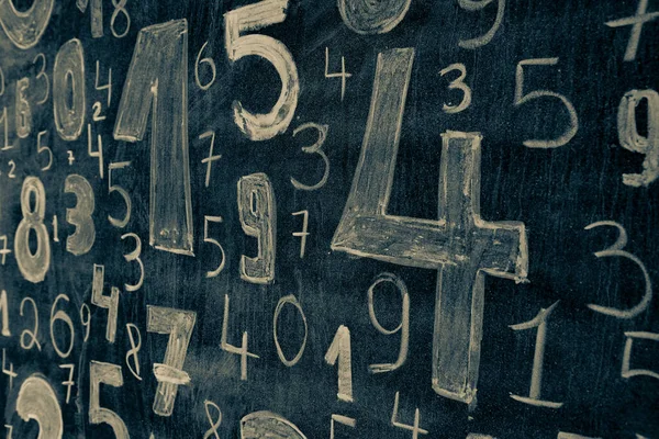 Rakamların geçmişi. Sıfırdan dokuza kadar. Sayıların dokusu. Mali veri kavramı. Matematik. Sayılarla kusursuz desen. finansal kriz konsepti. İş başarısı.