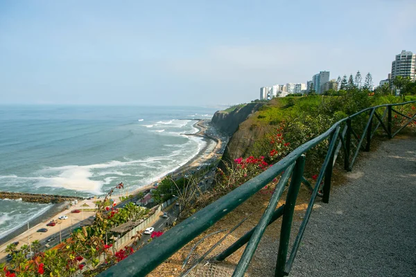 Peru 'nun başkenti Lima' daki güzel koloni binaları ve sokakları.