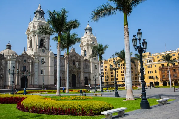Peru 'nun başkenti Lima' daki güzel koloni binaları ve sokakları.