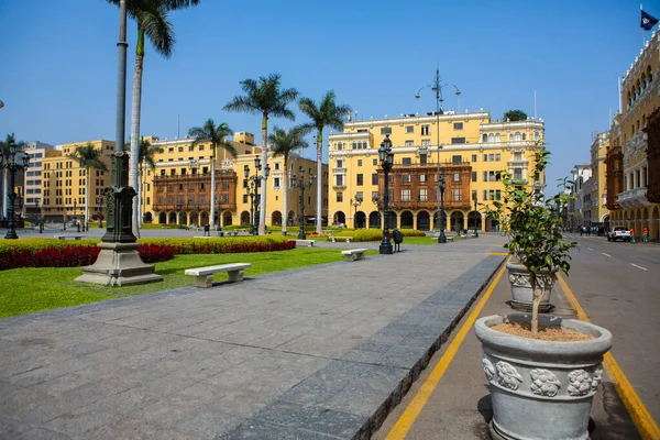 Peru 'nun başkenti Lima' daki güzel koloni binaları ve sokakları.