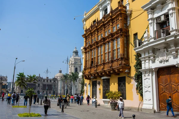 秘鲁首都利马美丽的殖民建筑和街道 — 图库照片