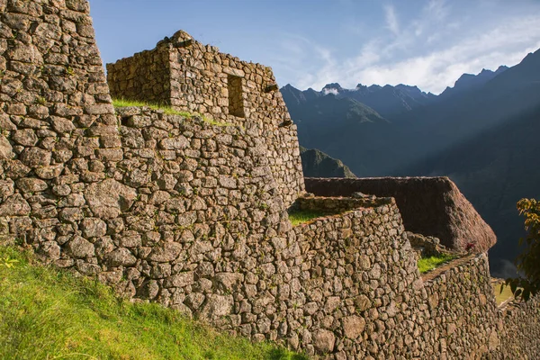 Peru 'daki World Machu Picchu mucizesi. İnka kutsal şehir kalıntılarıyla And Dağları 'nın güzel manzarası. 