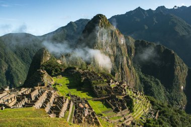 Peru 'daki World Machu Picchu mucizesi. İnka kutsal şehir kalıntılarıyla And Dağları 'nın güzel manzarası. 