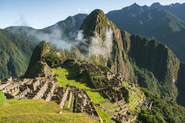 Peru 'daki World Machu Picchu mucizesi. İnka kutsal şehir kalıntılarıyla And Dağları 'nın güzel manzarası. 