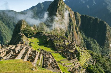 Peru 'daki World Machu Picchu mucizesi. İnka kutsal şehir kalıntılarıyla And Dağları 'nın güzel manzarası. 