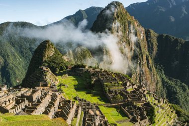 Peru 'daki World Machu Picchu mucizesi. İnka kutsal şehir kalıntılarıyla And Dağları 'nın güzel manzarası. 