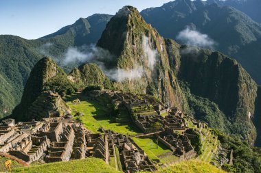 Peru 'daki World Machu Picchu mucizesi. İnka kutsal şehir kalıntılarıyla And Dağları 'nın güzel manzarası. 