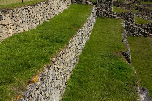 Peru 'daki World Machu Picchu mucizesi. İnka kutsal şehir kalıntılarıyla And Dağları 'nın güzel manzarası. 