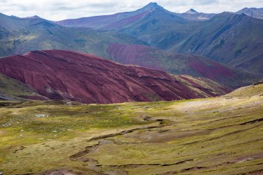 And Dağları, And Dağları veya And Dağları dünyanın en uzun kıta sıradağlarıdır. Peru 'daki güzel dağ manzarası