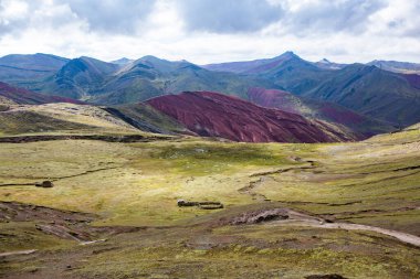 And Dağları, And Dağları veya And Dağları dünyanın en uzun kıta sıradağlarıdır. Peru 'daki güzel dağ manzarası