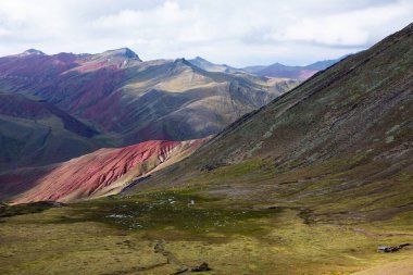 And Dağları, And Dağları veya And Dağları dünyanın en uzun kıta sıradağlarıdır. Peru 'daki güzel dağ manzarası