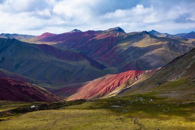 And Dağları, And Dağları veya And Dağları dünyanın en uzun kıta sıradağlarıdır. Peru 'daki güzel dağ manzarası