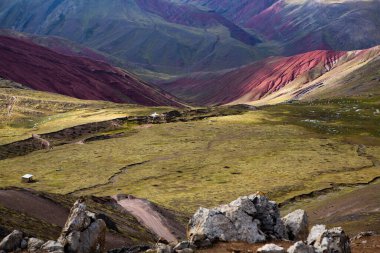 And Dağları, And Dağları veya And Dağları dünyanın en uzun kıta sıradağlarıdır. Peru 'daki güzel dağ manzarası