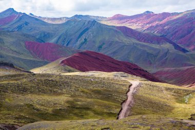 And Dağları, And Dağları veya And Dağları dünyanın en uzun kıta sıradağlarıdır. Peru 'daki güzel dağ manzarası