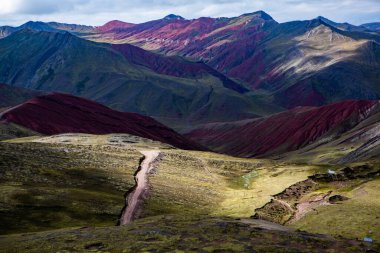 And Dağları, And Dağları veya And Dağları dünyanın en uzun kıta sıradağlarıdır. Peru 'daki güzel dağ manzarası