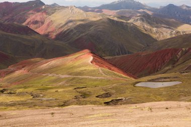 And Dağları, And Dağları veya And Dağları dünyanın en uzun kıta sıradağlarıdır. Peru 'daki güzel dağ manzarası