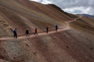 And Dağları, And Dağları veya And Dağları dünyanın en uzun kıta sıradağlarıdır. Peru 'daki güzel dağ manzarası
