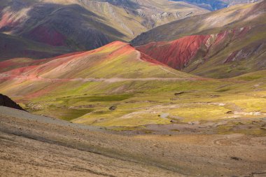 And Dağları, And Dağları veya And Dağları dünyanın en uzun kıta sıradağlarıdır. Peru 'daki güzel dağ manzarası