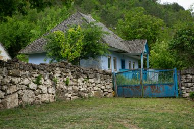 Stroiesti köyü, Moldova Cumhuriyeti 'nin Dinyester Nehri kıyısında yer alan çok pitoresk bir kırsal kasabadır.