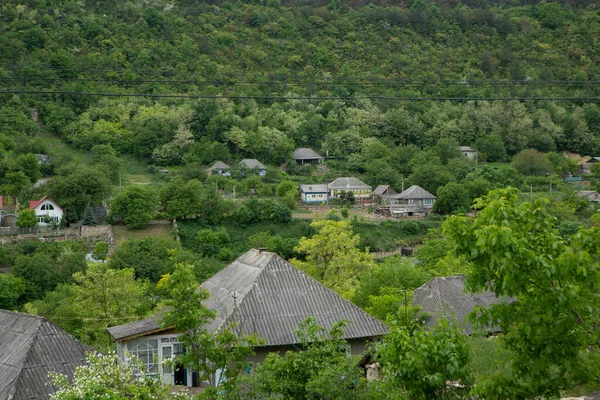 Stroiesti村是摩尔多瓦共和国一个风景如画的农村城镇 位于德涅斯特河畔 — 图库照片