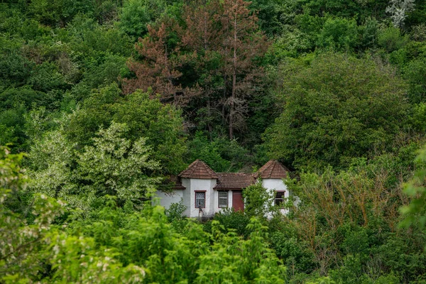 ストレイスティ村は モルドバ共和国の非常に絵のように美しい農村の町です ドニエスター川の岸に位置しています — ストック写真