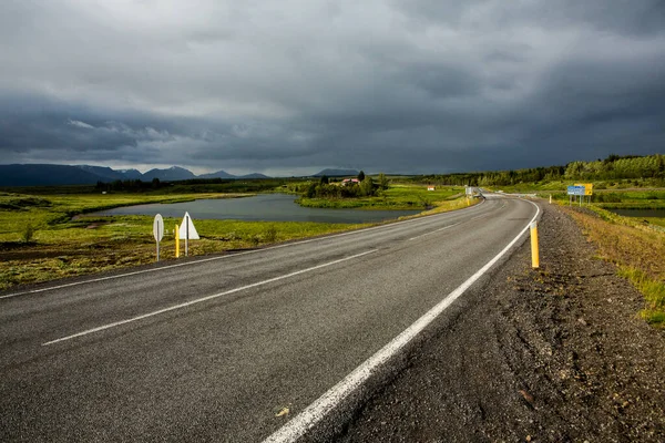 Muy Pintoresco Camino Vacío Iceland Verano Camino Asfalto Como Símbolo — Foto de Stock