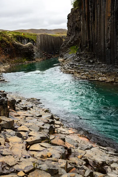 Γραφικό Τοπίο Καταπράσινη Φύση Στην Ισλανδία Κατά Διάρκεια Του Καλοκαιριού — Φωτογραφία Αρχείου