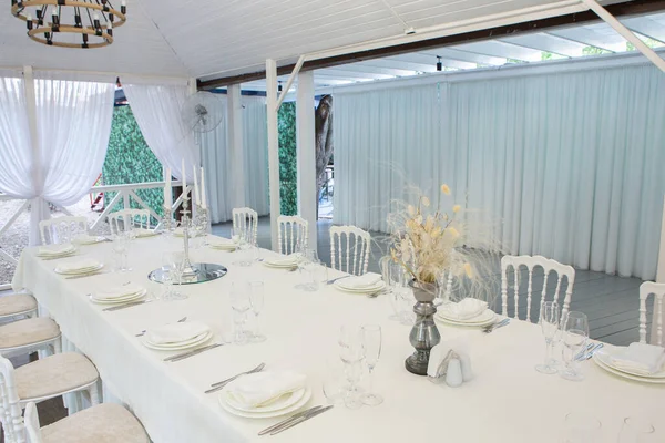 Empty Banquet Hall Ready Receive Guests Summer Terrace White Festive — Φωτογραφία Αρχείου