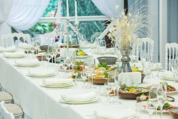 Empty Banquet Hall Ready Receive Guests Summer Terrace White Festive — Stock fotografie