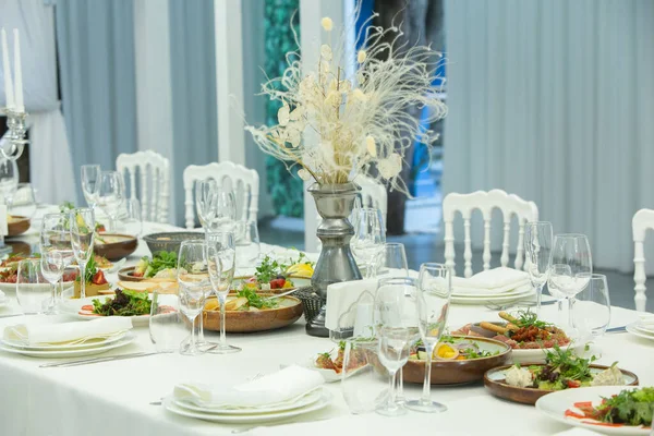 Empty Banquet Hall Ready Receive Guests Summer Terrace White Festive — Φωτογραφία Αρχείου