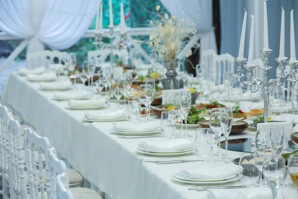 Empty Banquet Hall Ready Receive Guests Summer Terrace White Festive — Stock fotografie