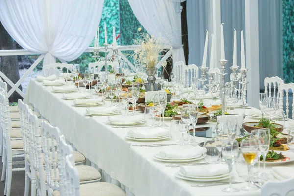 Empty Banquet Hall Ready Receive Guests Summer Terrace White Festive — стоковое фото