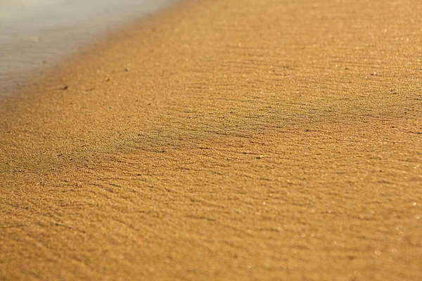 크레타섬의해 모래로 본문을 만들기 모래와 의물을 사용하여 표면을 그린다 — 스톡 사진