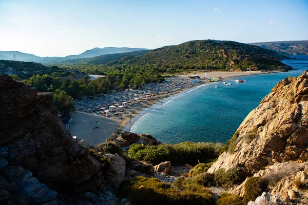 Egy Gyönyörű Táj Egy Strand Fehér Homokkal Kristálytiszta Víz Sziget — Stock Fotó