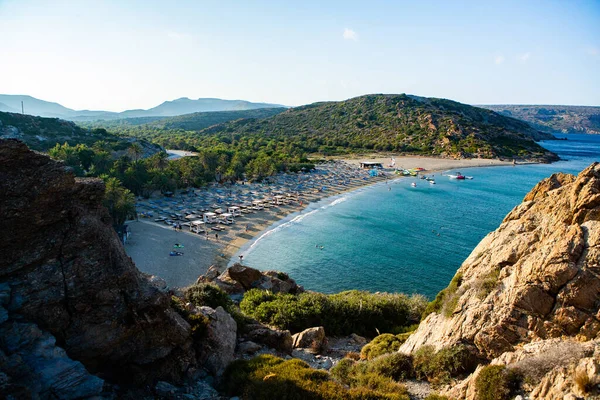 Piękny Krajobraz Plażą Białym Piaskiem Krystalicznie Czystą Wodą Krety Grecja — Zdjęcie stockowe