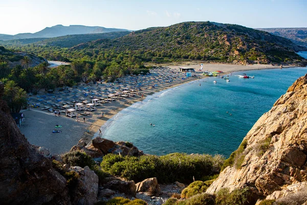 Piękny Krajobraz Plażą Białym Piaskiem Krystalicznie Czystą Wodą Krety Grecja — Zdjęcie stockowe