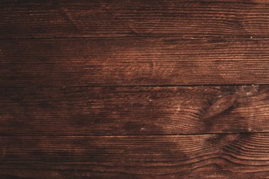 Düğümlü ve tırnak delikli klasik ahşap arka plan dokusu. Eski boyalı ahşap duvar. Ahşap, koyu renk yatay tahtalar. Kopyalama alanı ile ön görünüm. 