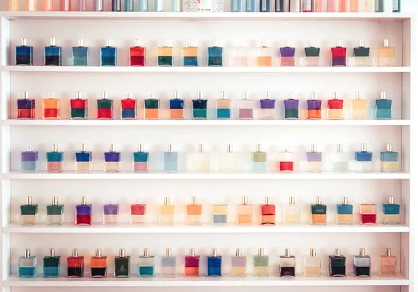 Ομάδα γυάλινα καλλυντικά γυάλινα μπουκάλια χρώμα. — Φωτογραφία Αρχείου