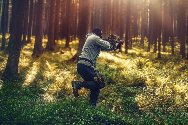 Airsoft soldier in the nature. — Stock Photo, Image